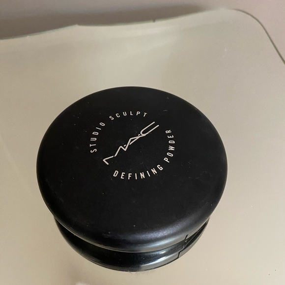 MAC sculpting powder - Picture 3 of 4